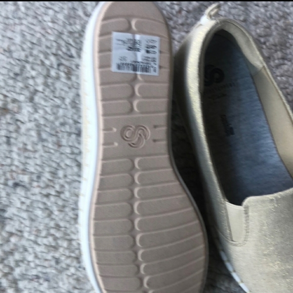 NWT Clark’s Gold Cloudsteppers - Picture 6 of 8